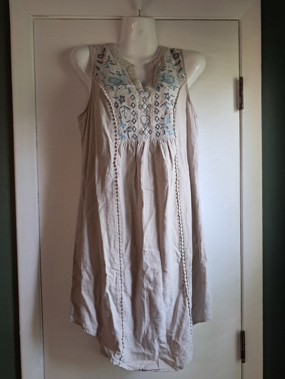 Knox Rose Embroidered Sleeveless Cream Dress with Blue Accents